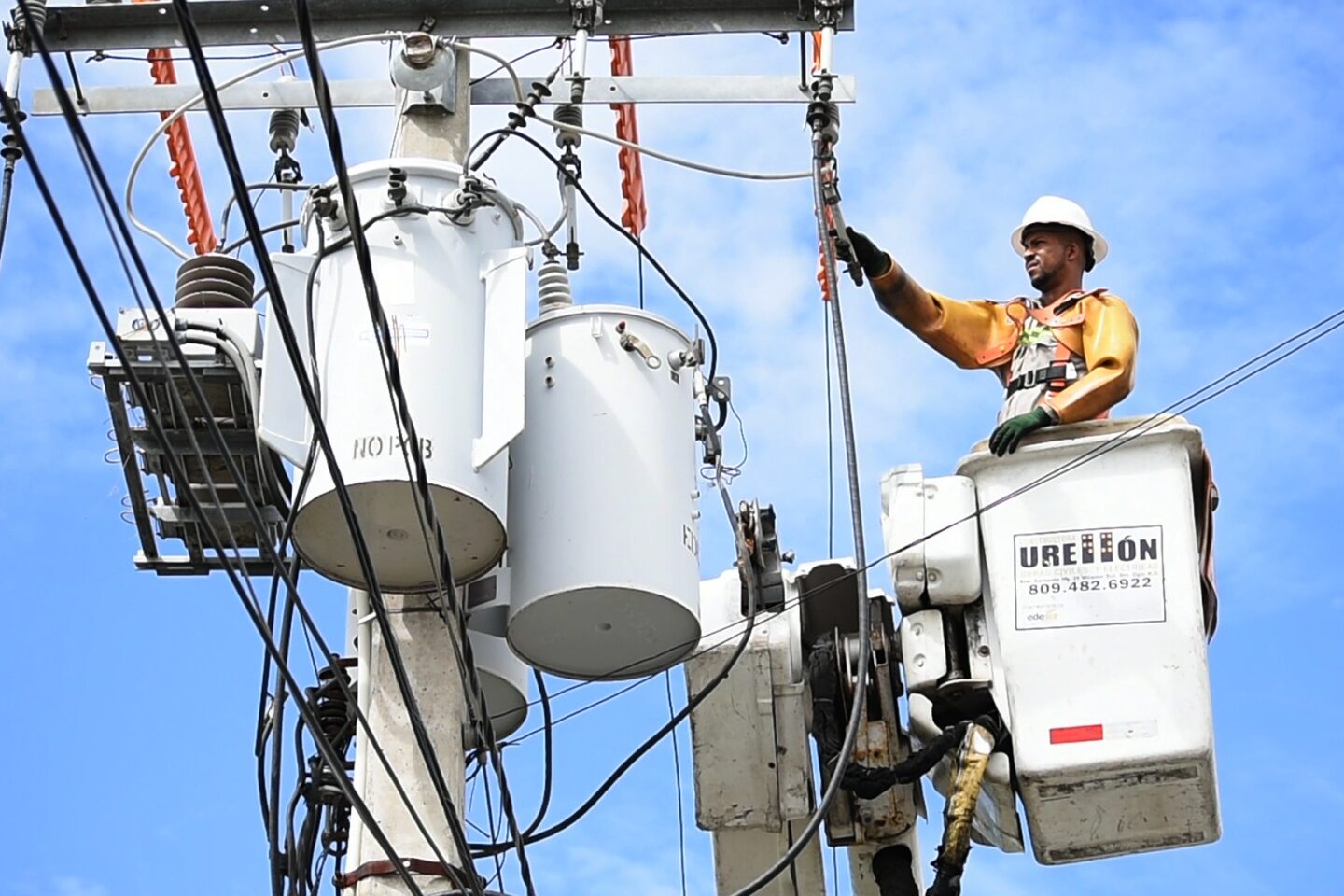 Zamrożone ceny prądu jako mechanizm ochrony gospodarstw domowych i sposób stabilizowania rachunków za energię