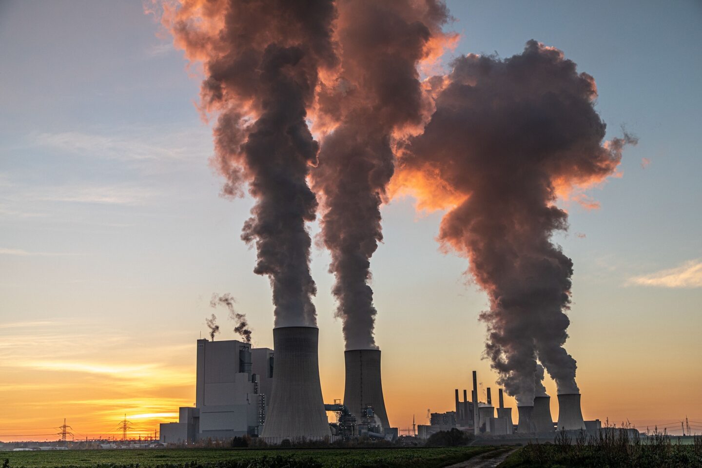Agregator – znaczenie, rodzaje, zastosowania i rola agregatorów w biznesie, technologii oraz energetyce