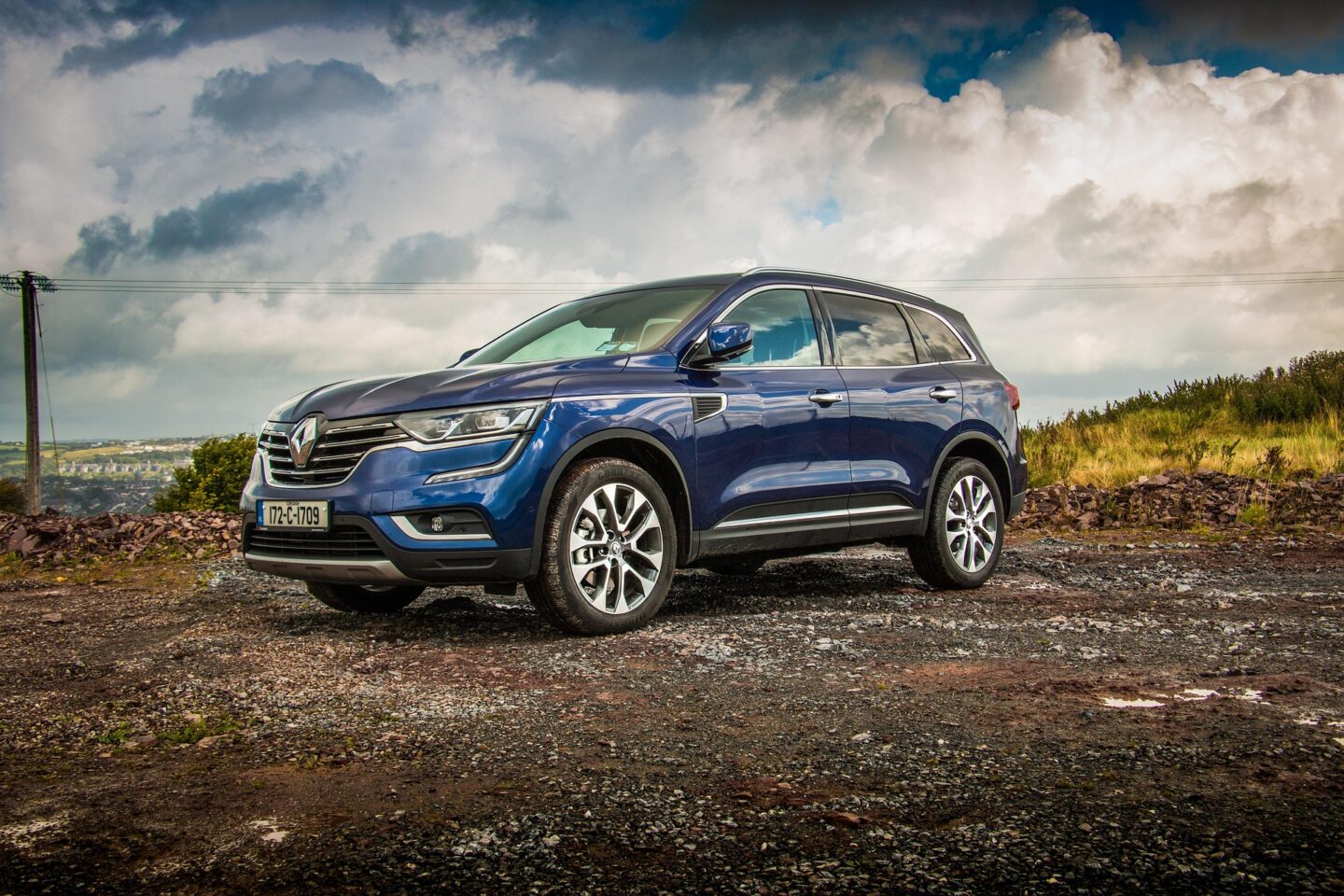 Koleos – francuski SUV Renault, który łączy komfort, przestrzeń i praktyczny charakter