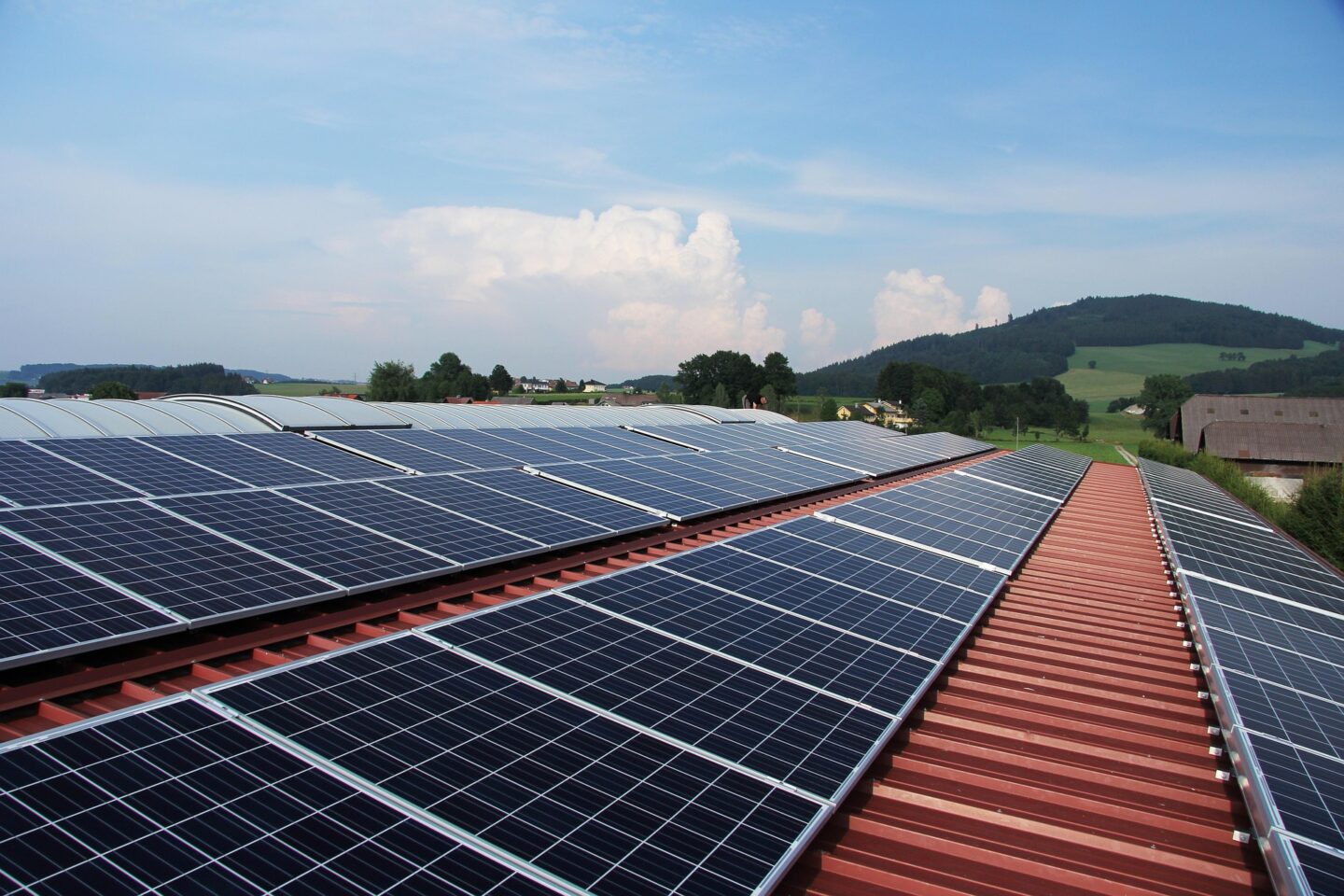 Falownik fotowoltaika – kluczowy element instalacji PV, który decyduje o wydajności, bezpieczeństwie i opłacalności systemu